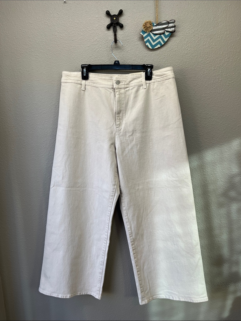 Universal thread wide leg ankle jeans size 16 off white